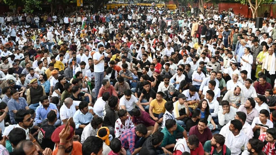 The government has agreed to discuss the demands of the activists of the reservation reform movement