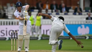 England extended its lead over Pakistan in the second Test to 357 runs after reaching 177-7
