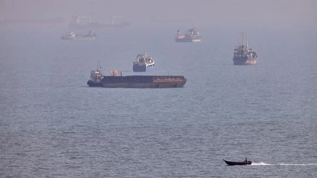 Iran Guards say won't reopen Hormuz without U.S. meeting Tehran's demands