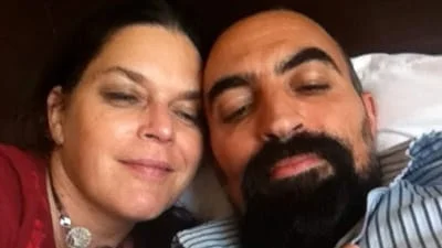 Annie Guthrie made a notable gesture towards her husband, Tommaso Cioni, which has been brought