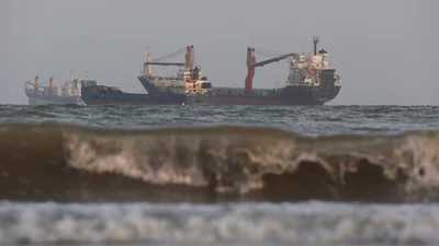 Iran and Oman are negotiating the opening of a temporary shipping corridor and the clearance