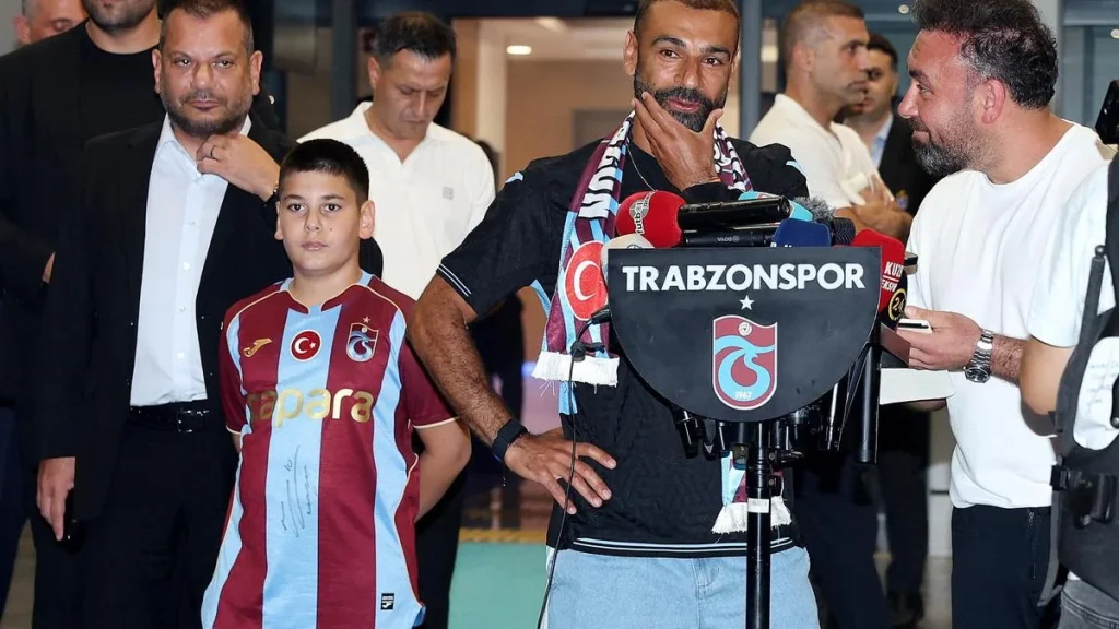 Liverpool icon Mohamed Salah arrives in Istanbul: Transfer and contract outlook