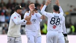 The toss for the second Test between England and Pakistan has been delayed due to rain