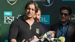 Pakistan's express fast bowler Shoaib Akhtar has said he could have reached 400 Test wickets had he