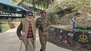 At Tangdhar, the COAS visited the Advanced Surgical Eye Camp organised by the Indian Army under