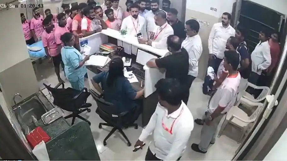 Doctors and hospital staff were allegedly assaulted and threatened by Shiv Sena workers