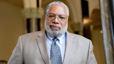 Lonnie Bunch III, the head of the Smithsonian Institution, has confirmed his retirement