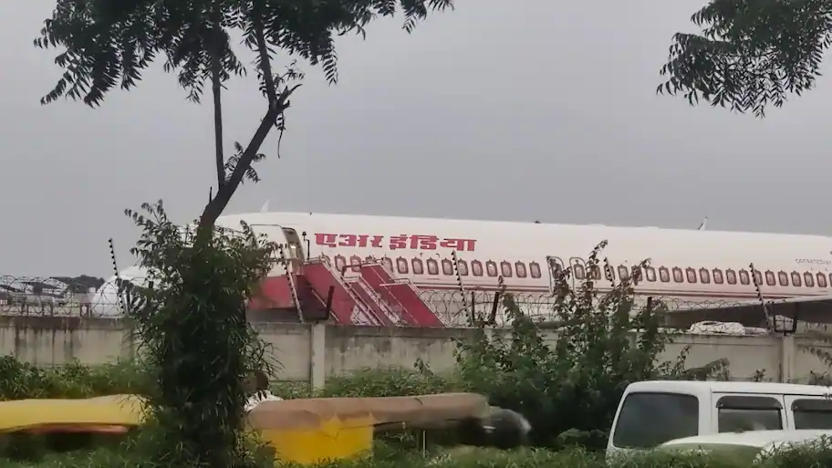 Bomb threat forces Air India Express Dammam-Delhi flight to make emergency landing in Ahmedabad