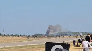 Greek Air Force F-4 Phantom crashes during aerial show near Athens | Video