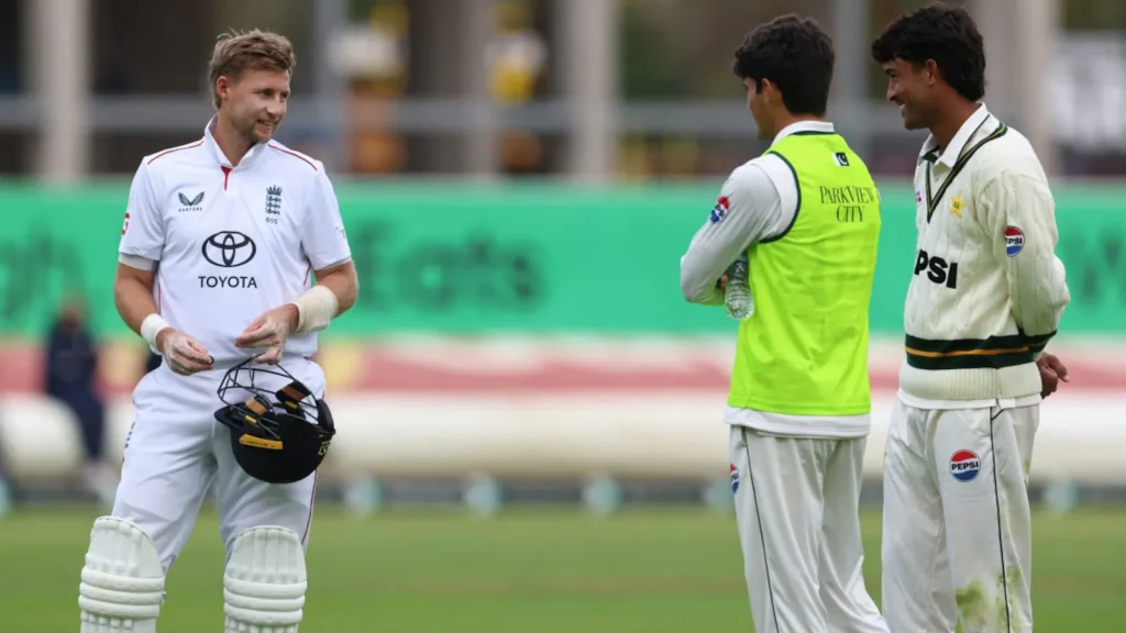 Pakistan's rising pacer Razaullah has revealed in his meeting with England icon and captain Joe