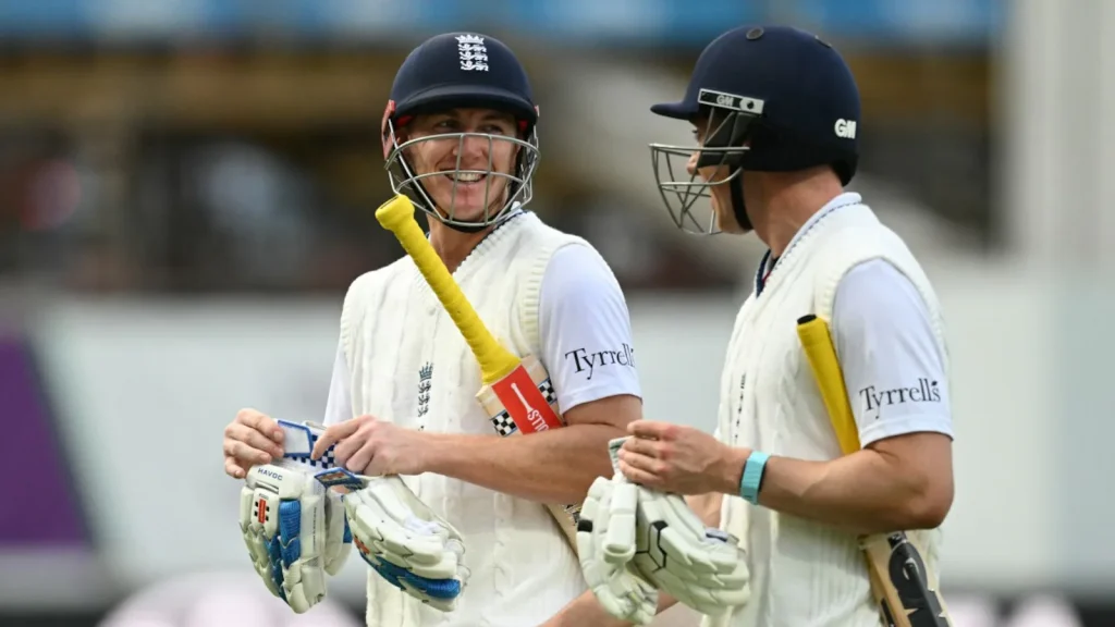 England will resume their innings from 156/4 on Day 2 on the third Test against Pakistan