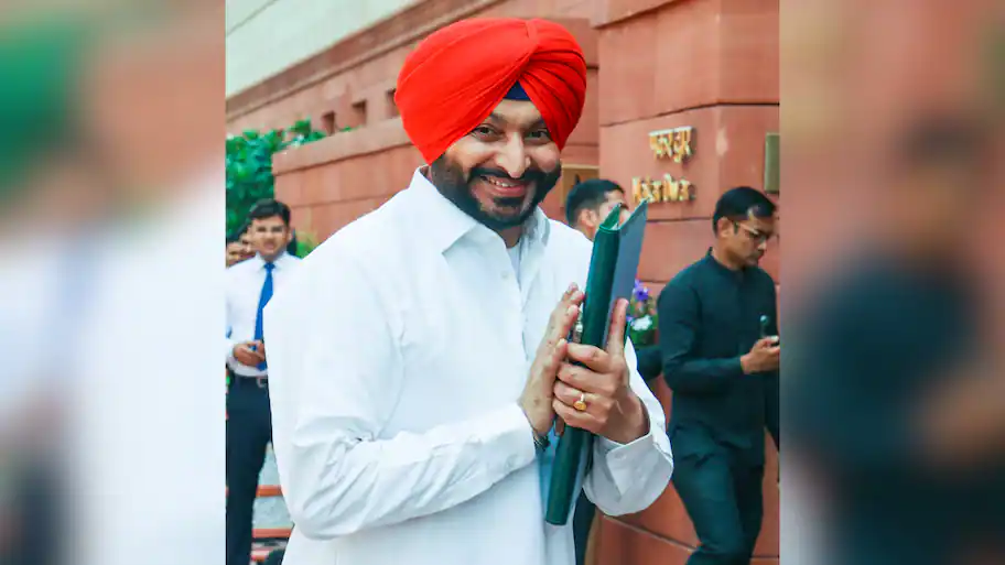 BJP leader and former Union Minister Ravneet Singh Bittu has alleged that his convoy was
