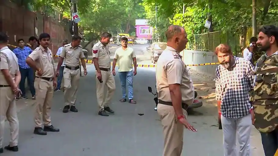 The investigation into the alleged gang rape of a 17-year-old girl at Delhi’s Aastha Kunj Park