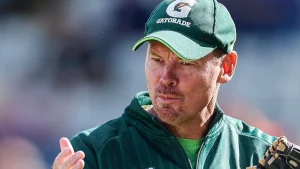 Former Australia international Ashley Noffke has left his role as bowling coach of Pakistan's