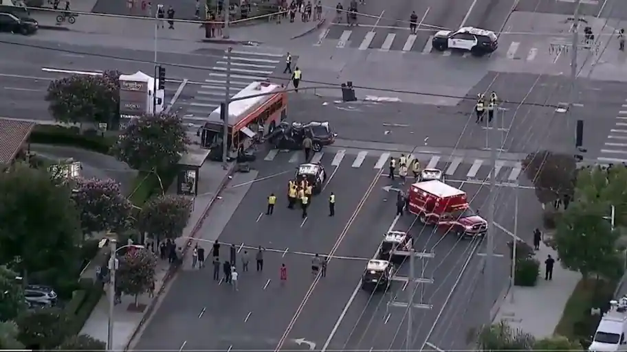 Three killed as news helicopter crashes in Los Angeles | VIDEO