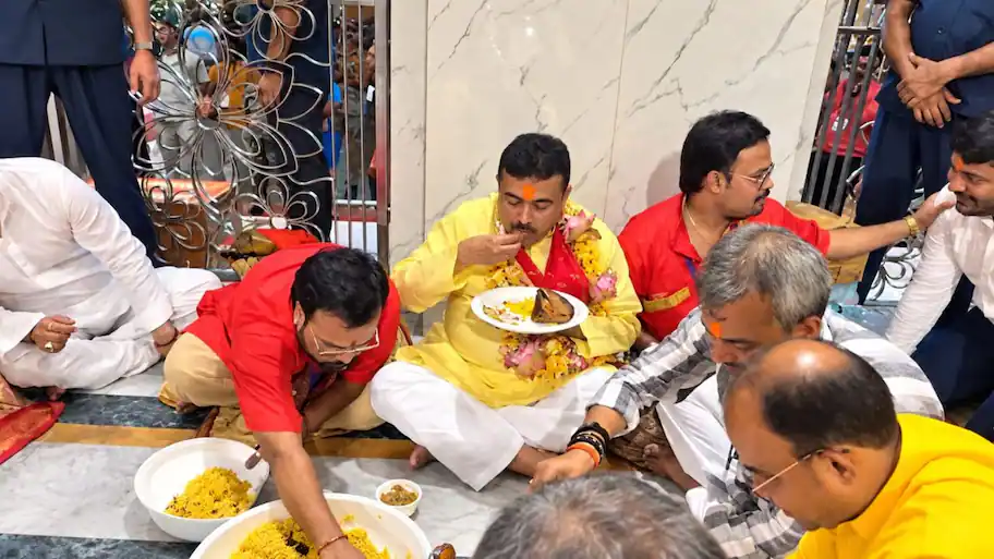 CM Suvendu eats fish bhog at Kalighat amid Bageshwar Baba's non-veg ban call, 'pakhandi' remark —