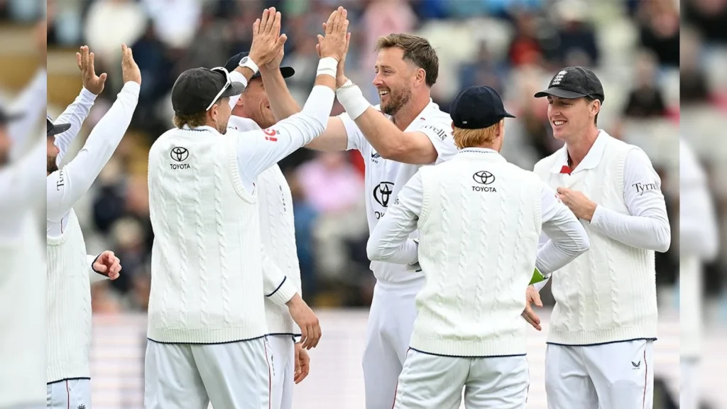 England overcame a major wobble to beat Pakistan by eight wickets in the third Test