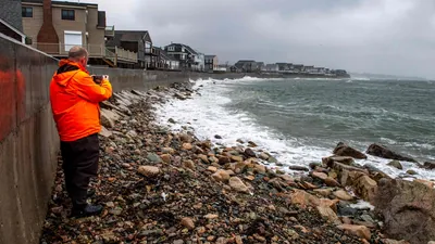 What we know about alerts, power outages, flight disruption: The wider industry impact