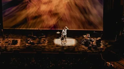 Grammy-winning singer Ray LaMontagne collapsed on stage during his concert at Nashville’s Ryman