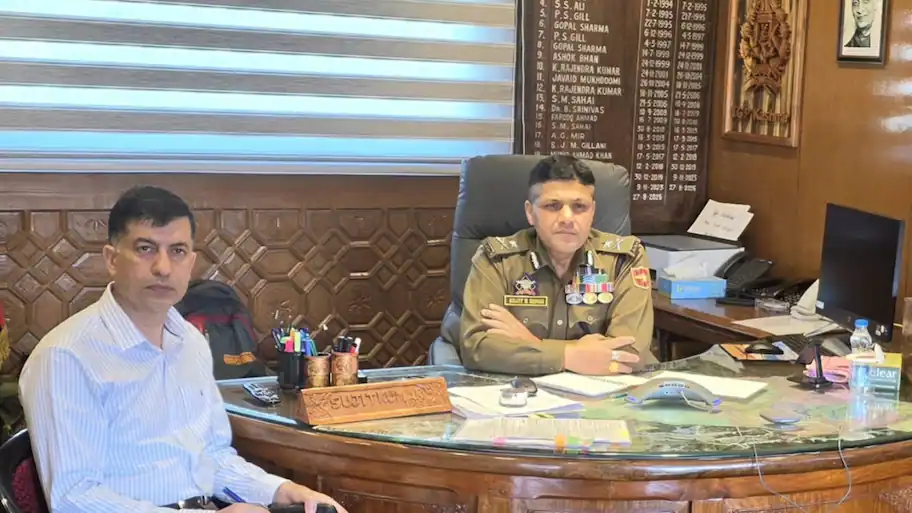 IGP Kashmir directs police stations to adopt SMART, digital beat policing