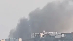 At least 5 killed, 16 injured in Houthi missile strike on Yemen presidential palace, argues health
