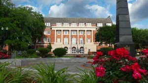 45 pm ET Saturday, October 24, urging those near Bragg Stadium in Tallahassee to shelter