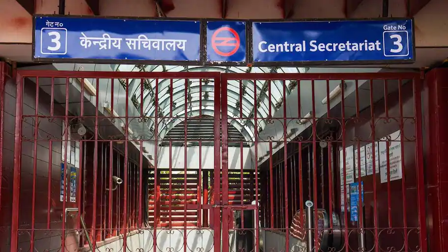 Delhi Metro shuts entry, exit at 6 stations amid Opposition's march to Supreme Court today