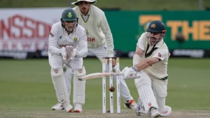 South Africa are relying on their bowlers to pull off an astonishing victory over Australia
