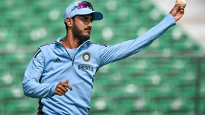Fifteen wickets fell on a gripping second day as Bengal gained a slight advantage over Services