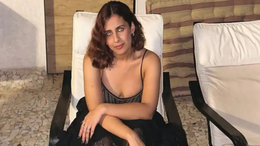 Rhiti was also reminded during the conversation that her father, Manoj Tiwari, had himself been